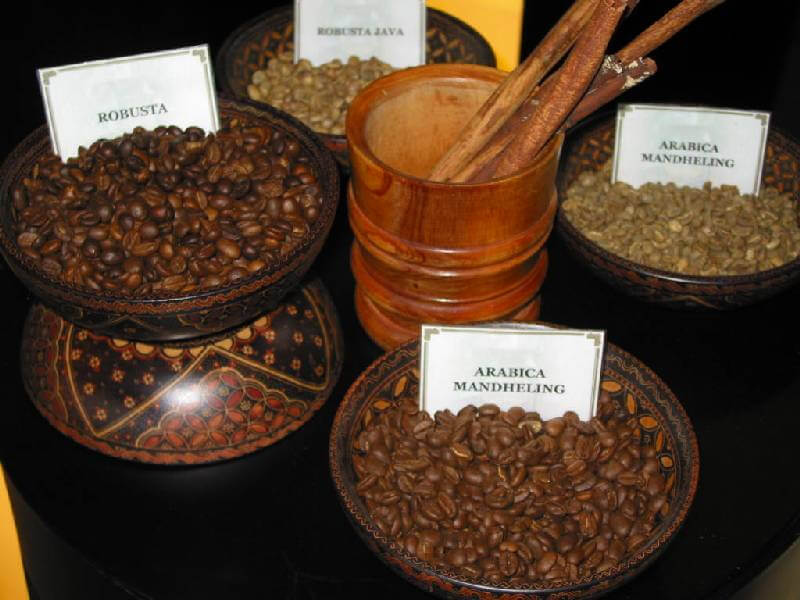 Cafea boabe arabica vs robusta